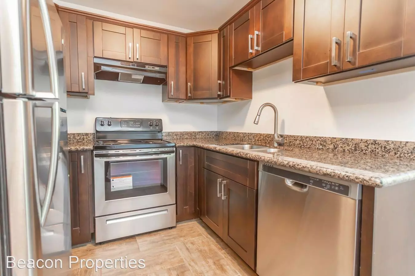 1525 Harmon St photo 2