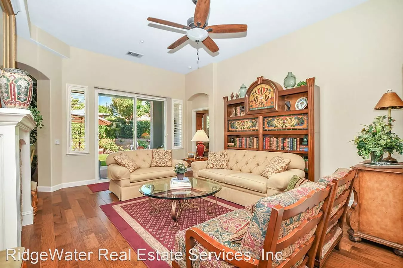 1593 Regent Dr photo 4
