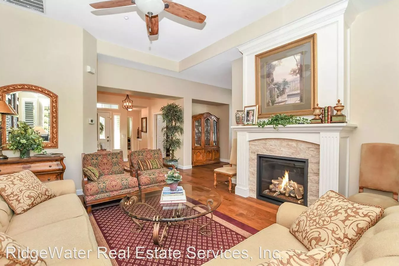 1593 Regent Dr photo 2