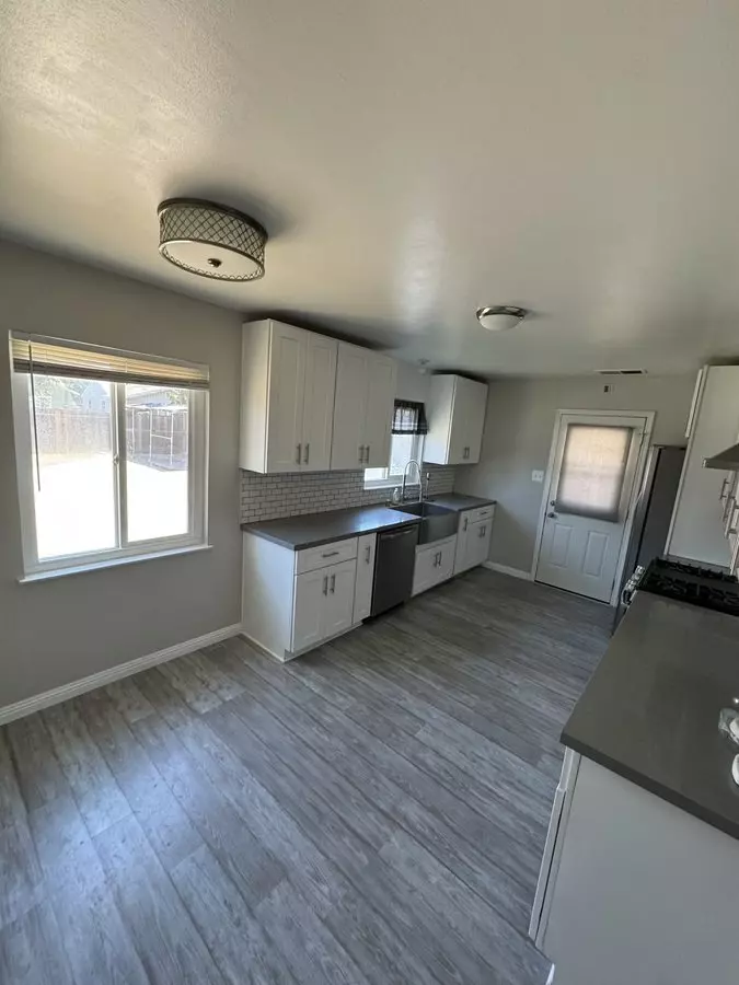 226 Delta Ave photo 2