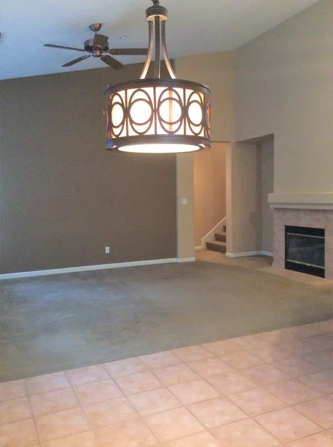 108 E Country Club Dr photo 2