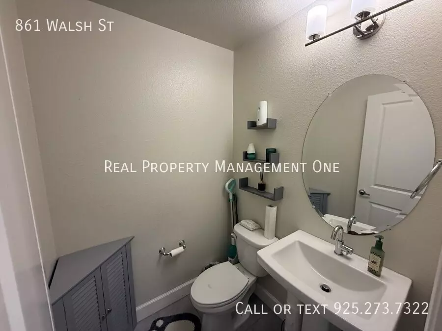 861 Walsh St photo 5