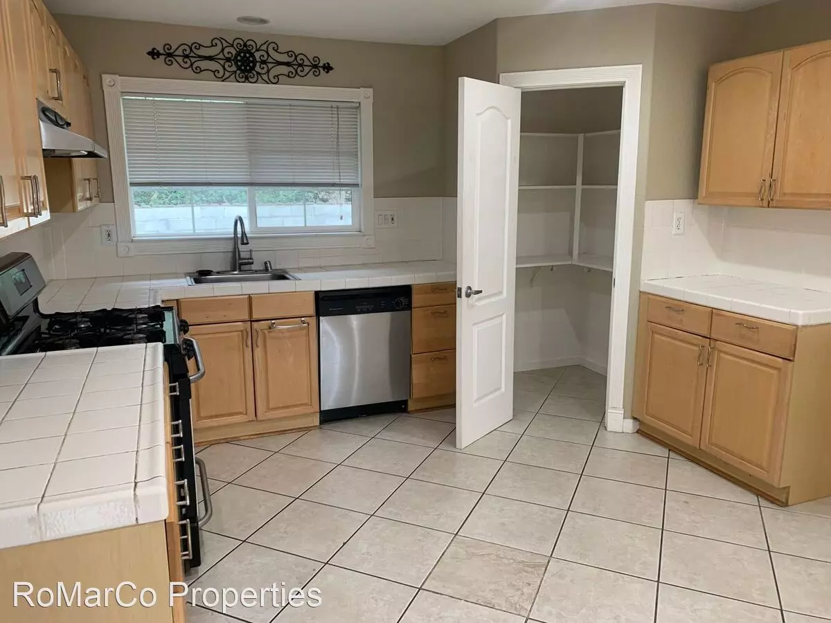 970 N. Estates Dr. photo 4