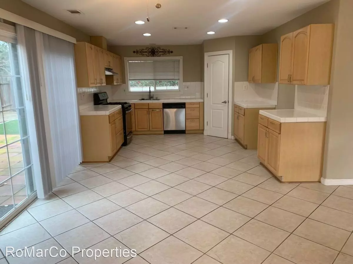 970 N. Estates Dr. photo 3