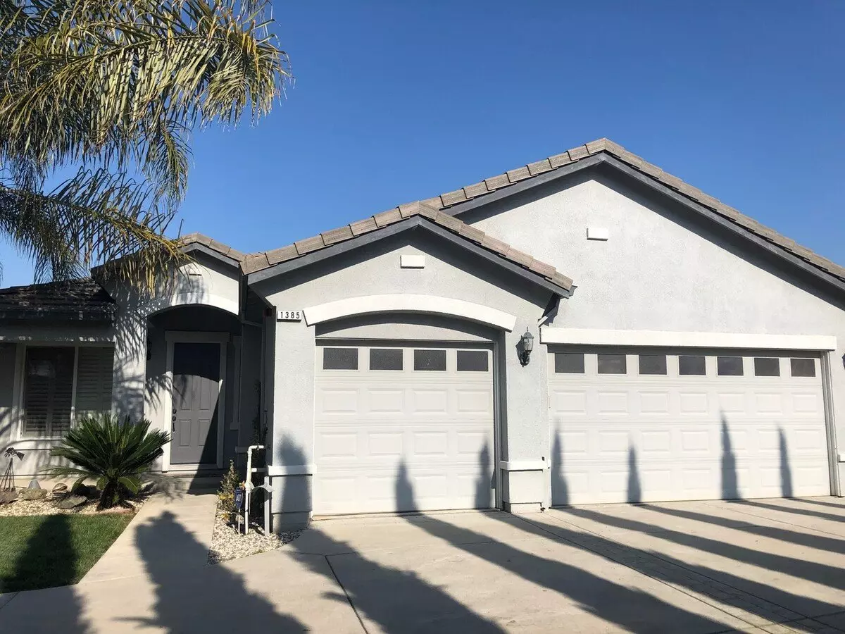 Great Single Story House And Rare 9800 Square Foot Private Lot! photo 4