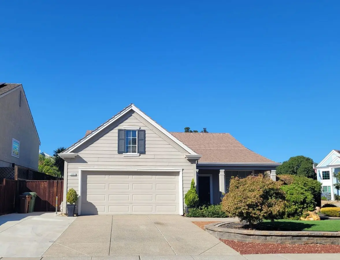 1095 Crescent Dr