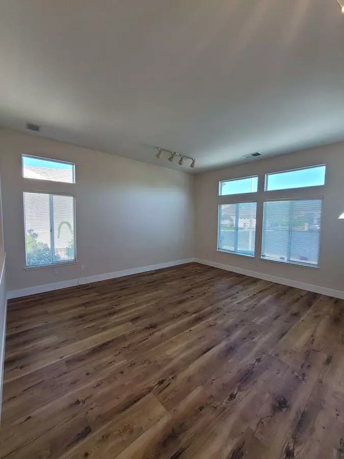 Stunning 2-bed, 2.5-bath Entertainer's Gem In Gated Summerset I