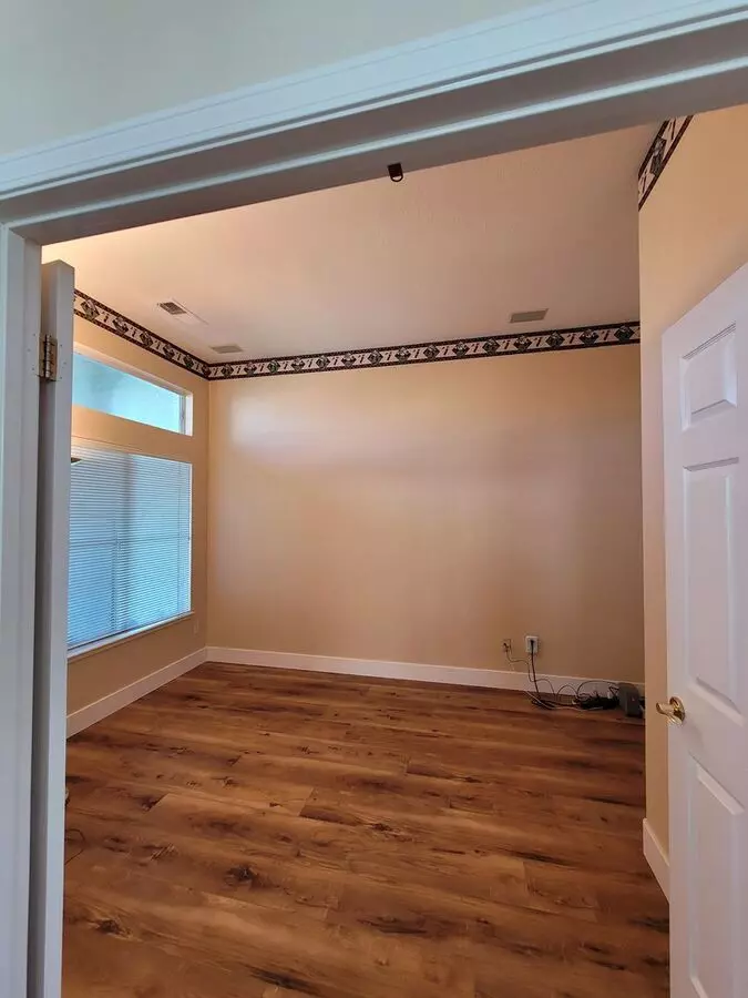 Stunning 2-bed, 2.5-bath Entertainer's Gem In Gated Summerset I photo 3