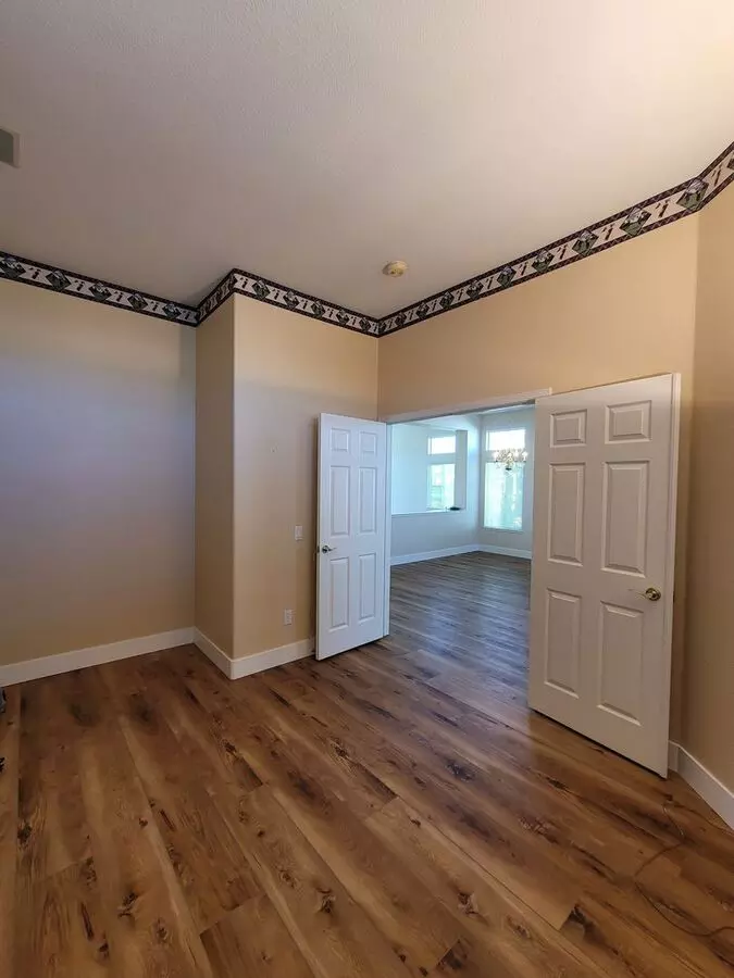 Stunning 2-bed, 2.5-bath Entertainer's Gem In Gated Summerset I photo 4