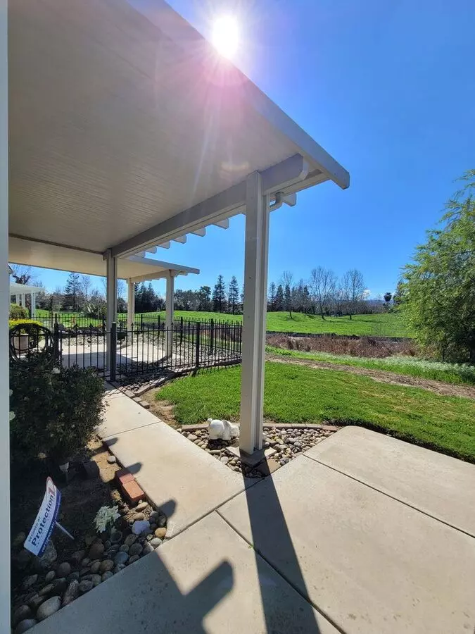 Stunning 2-bed, 2.5-bath Entertainer's Gem In Gated Summerset I