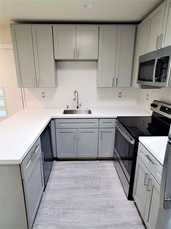 NEWLY REMODELED Apartment in Brisbane photo 2
