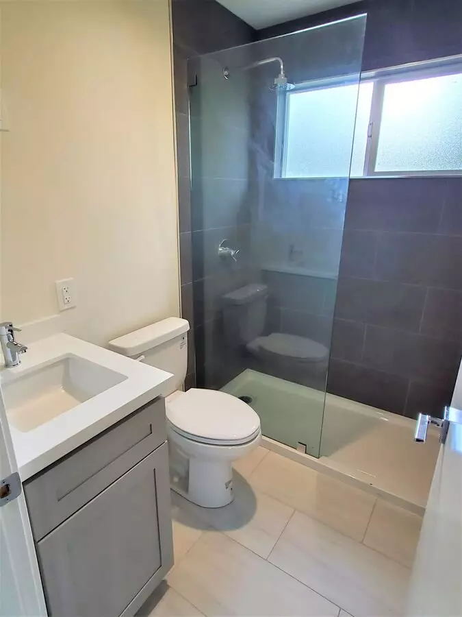 NEWLY REMODELED Apartment in Brisbane photo 4