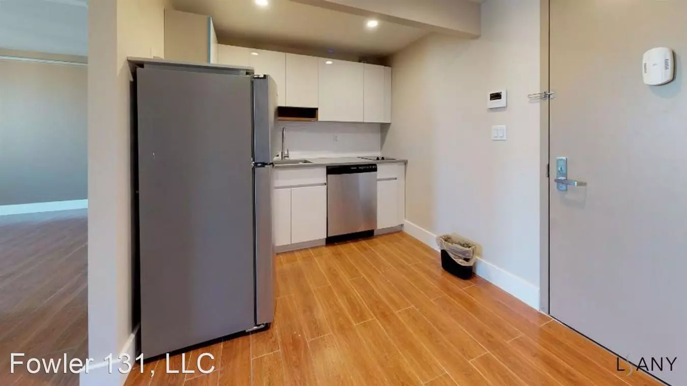 2330 Hoffman Street photo 3