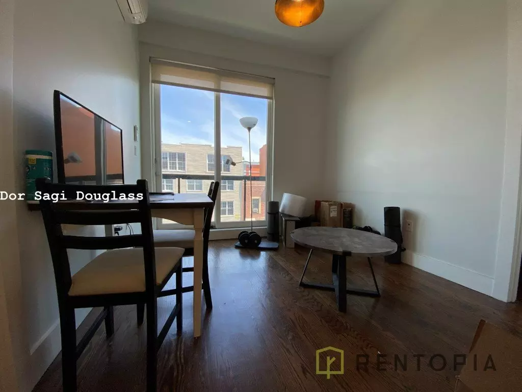 1003 Willoughby Avenue photo 3