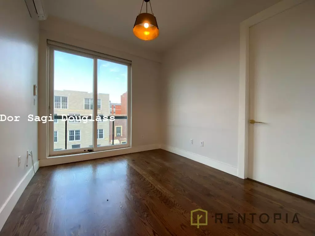 1003 Willoughby Avenue photo 5