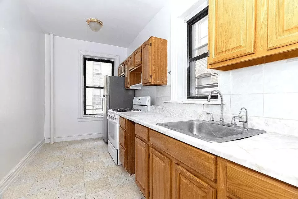 1402 West 4th Street photo 5