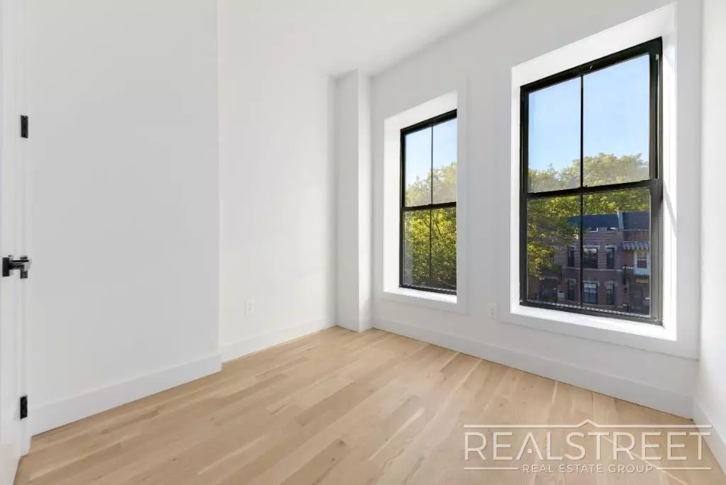 144 Sumpter Street photo 3