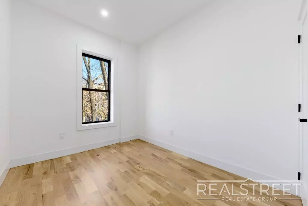 144 Sumpter Street photo 4