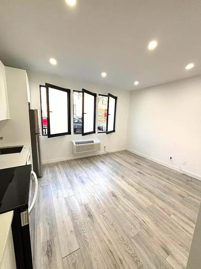 230 Boerum Street photo 5