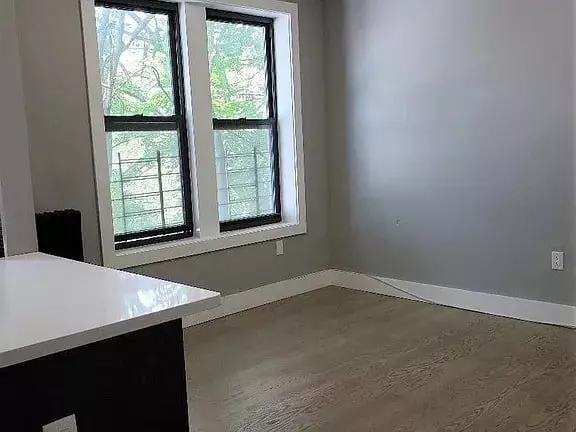 35 Clarkson Avenue photo 5