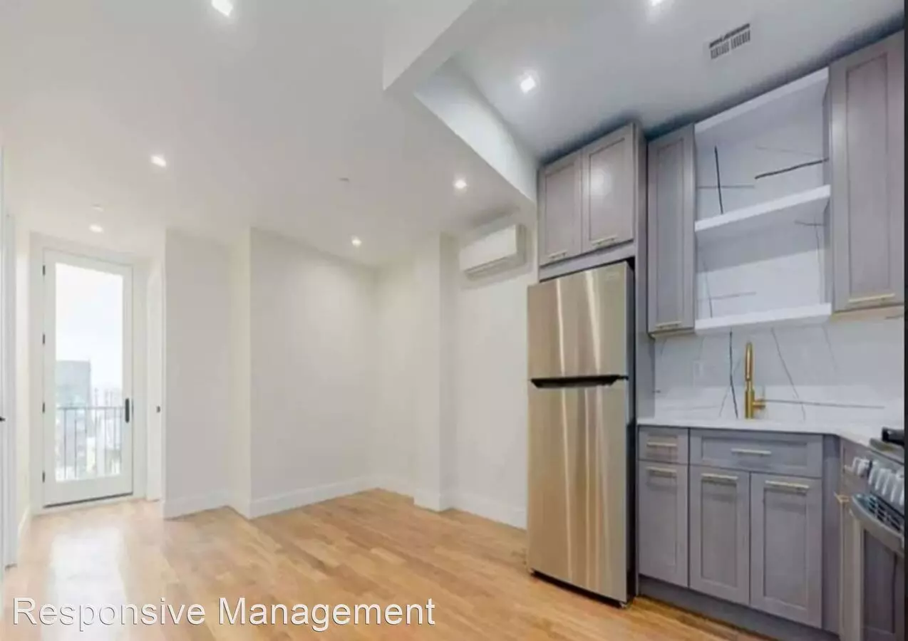 535 Grand Street photo 5