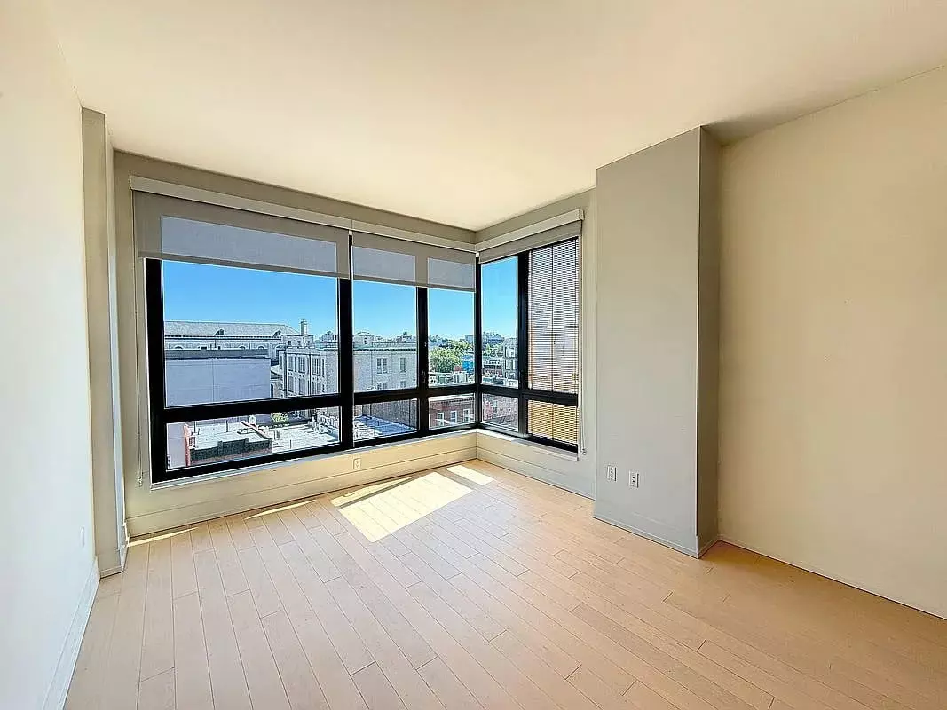 550 Vanderbilt Avenue photo 2