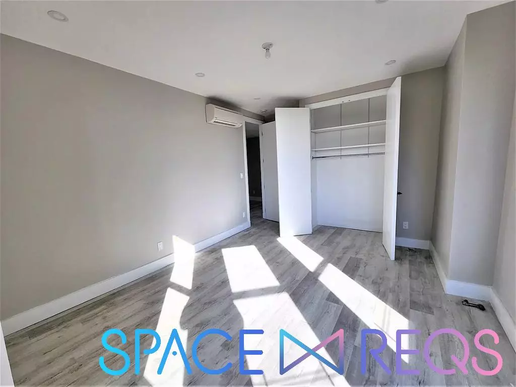 739 6th Avenue photo 3