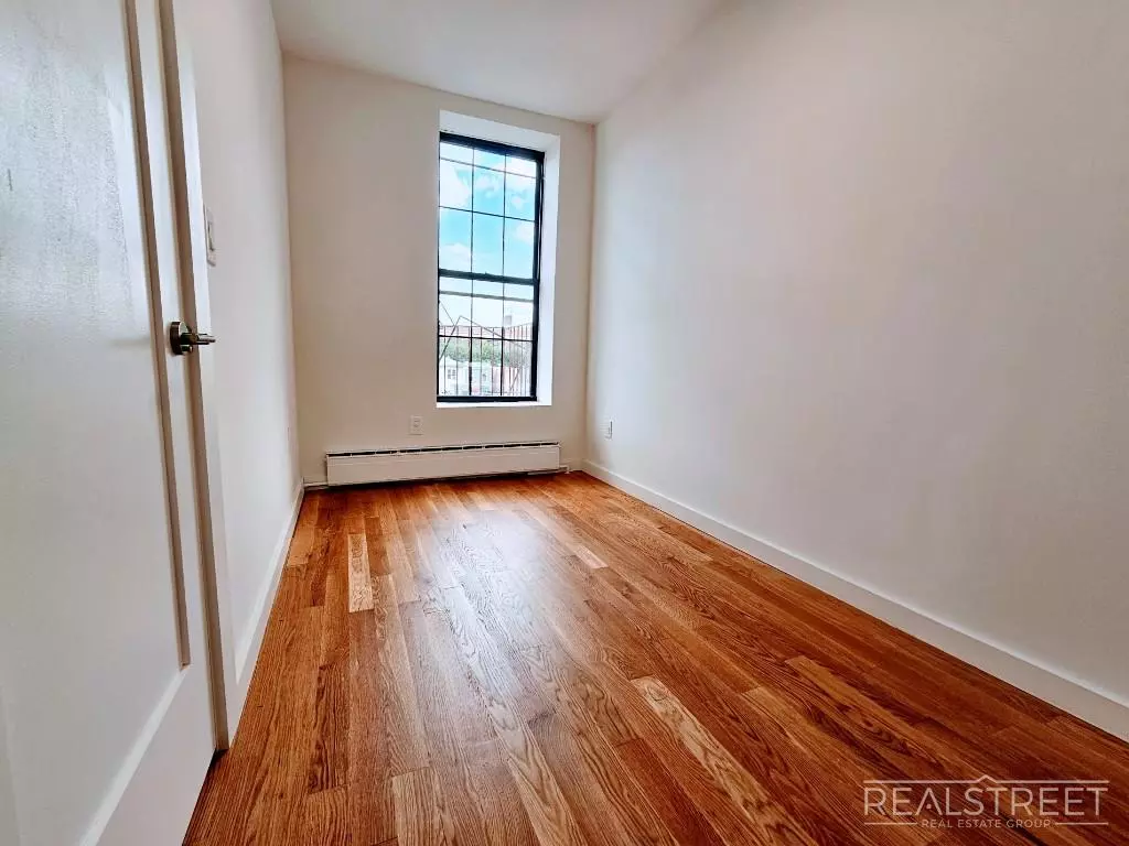 901 Dekalb Avenue photo 5