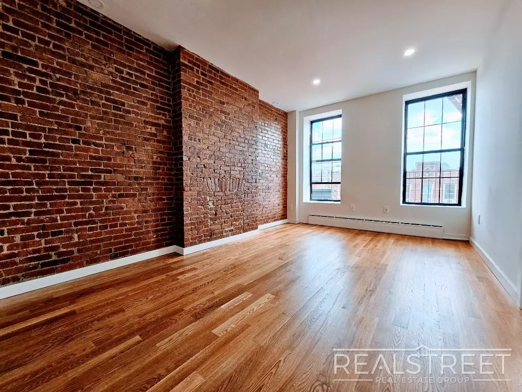 901 Dekalb Avenue photo 4