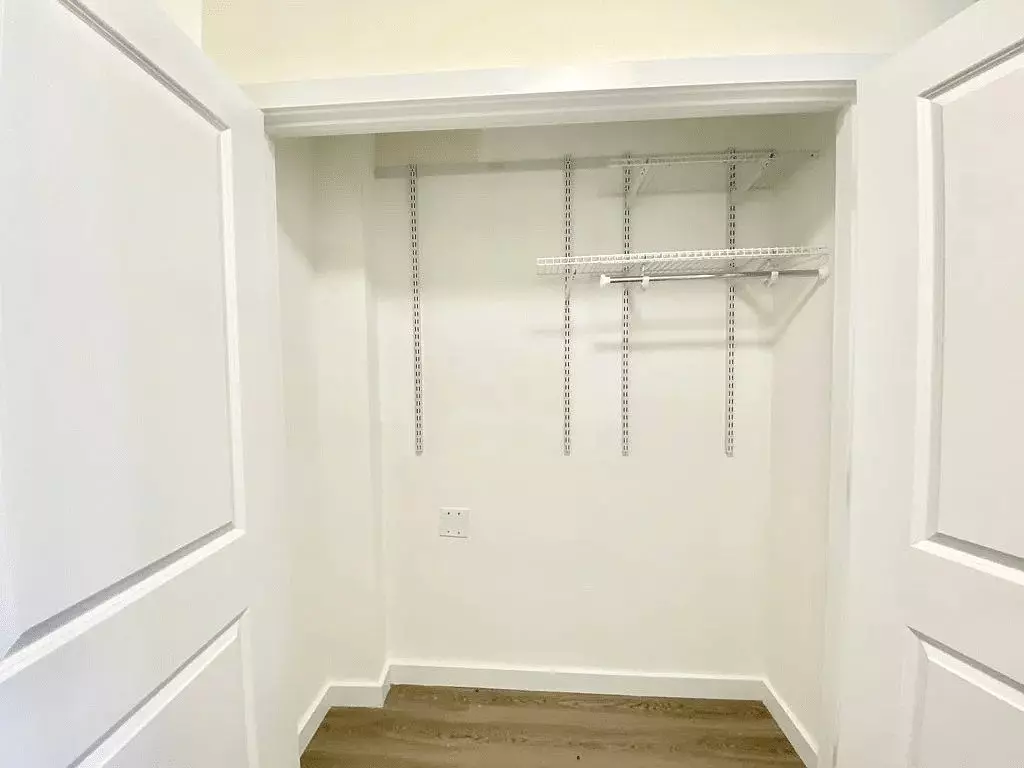 Brand-new Luxury 1br | Patio | B/q Trains photo 3