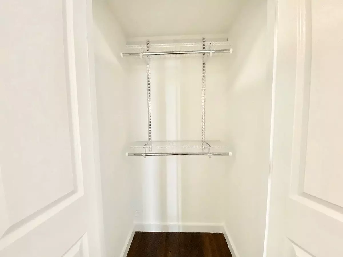 Brand-new Luxury 1br | Patio | B/q Trains photo 5