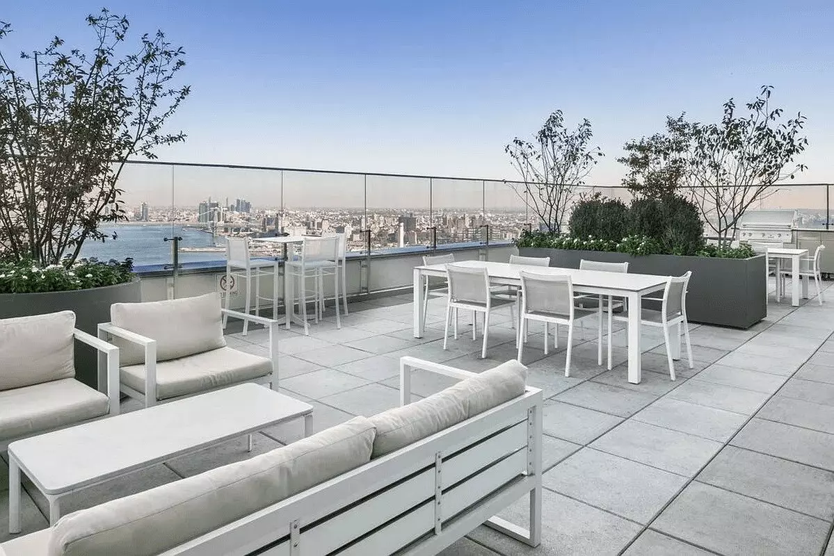 Luxury Building With A 24-hour Doorman And Amazing Amenities photo 4