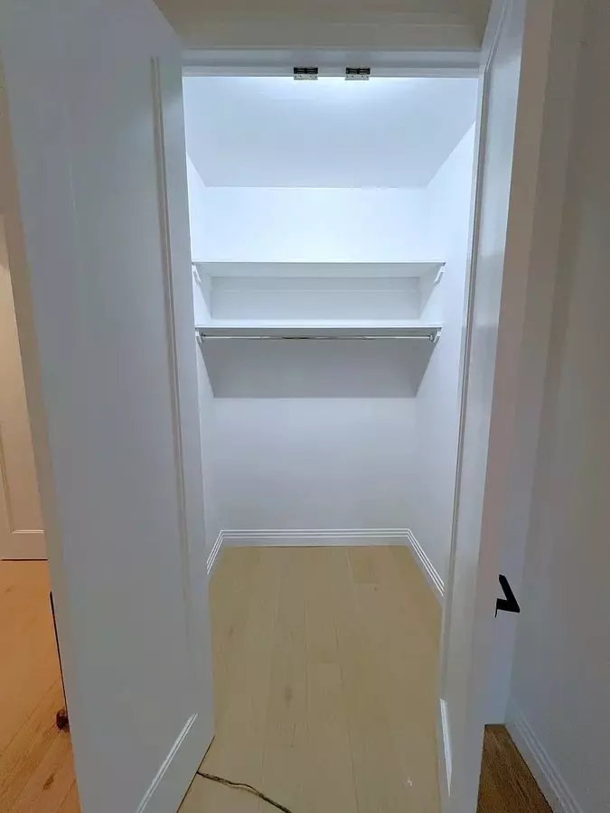 Luxurious 2 Bedroom/2 Bathroom Apt Available photo 3