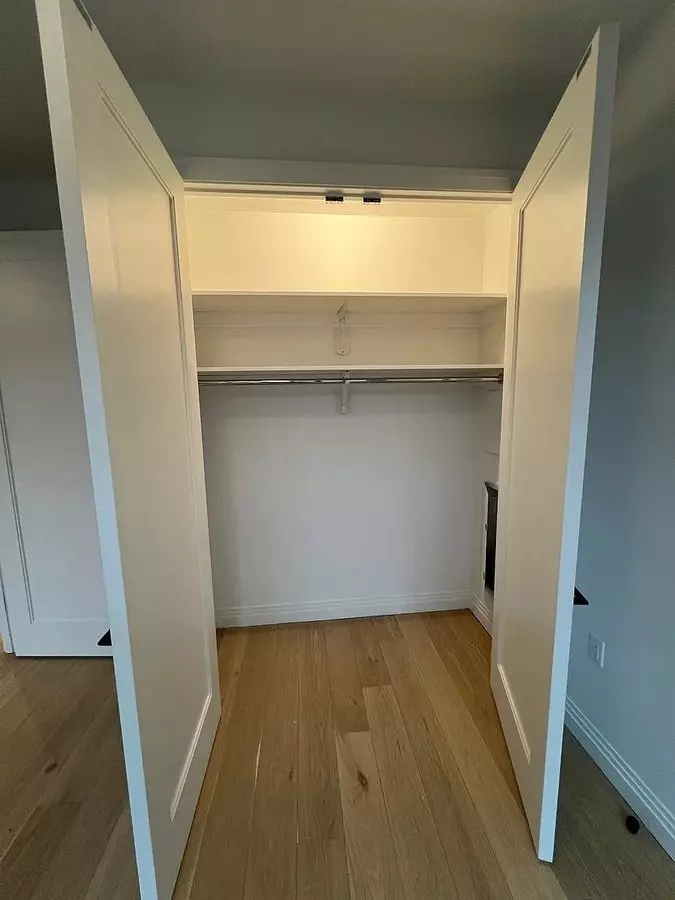 Luxurious 2 Bedroom/2 Bathroom Apt Available photo 4