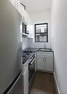 Massive One Bedroom Apartment In Lovely Area In Ny photo 4