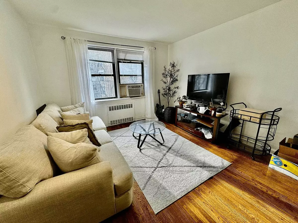 Spacious Bay Ridge Co-op With New Kitchen &amp; Bathroom ? Available Now! photo 4