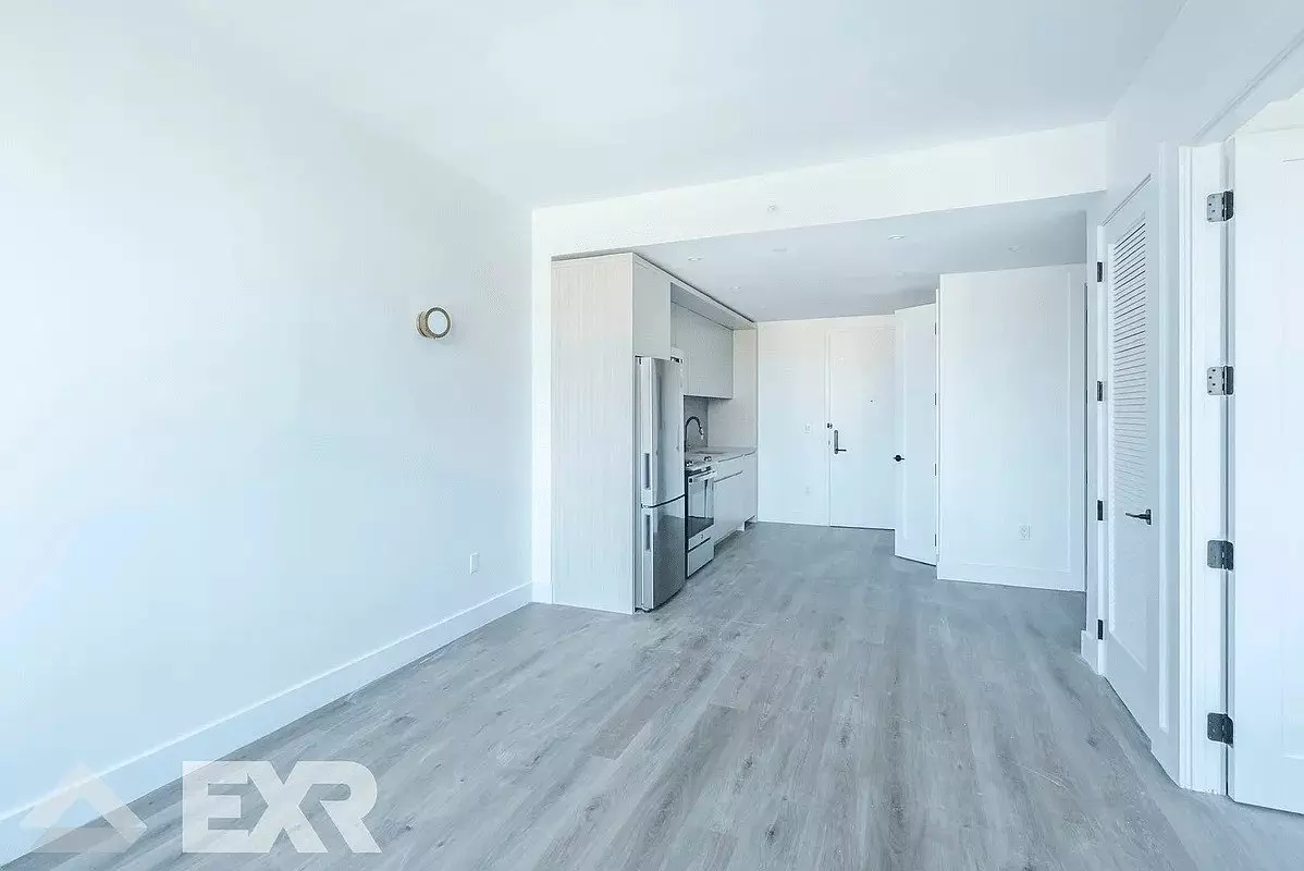 The Premier Luxury Mid-rise Building photo 4