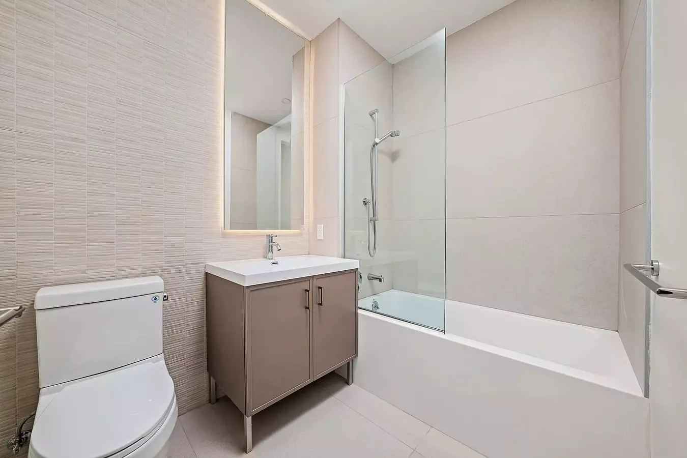 Unique One-bedroom Unit On The First Floor photo 4