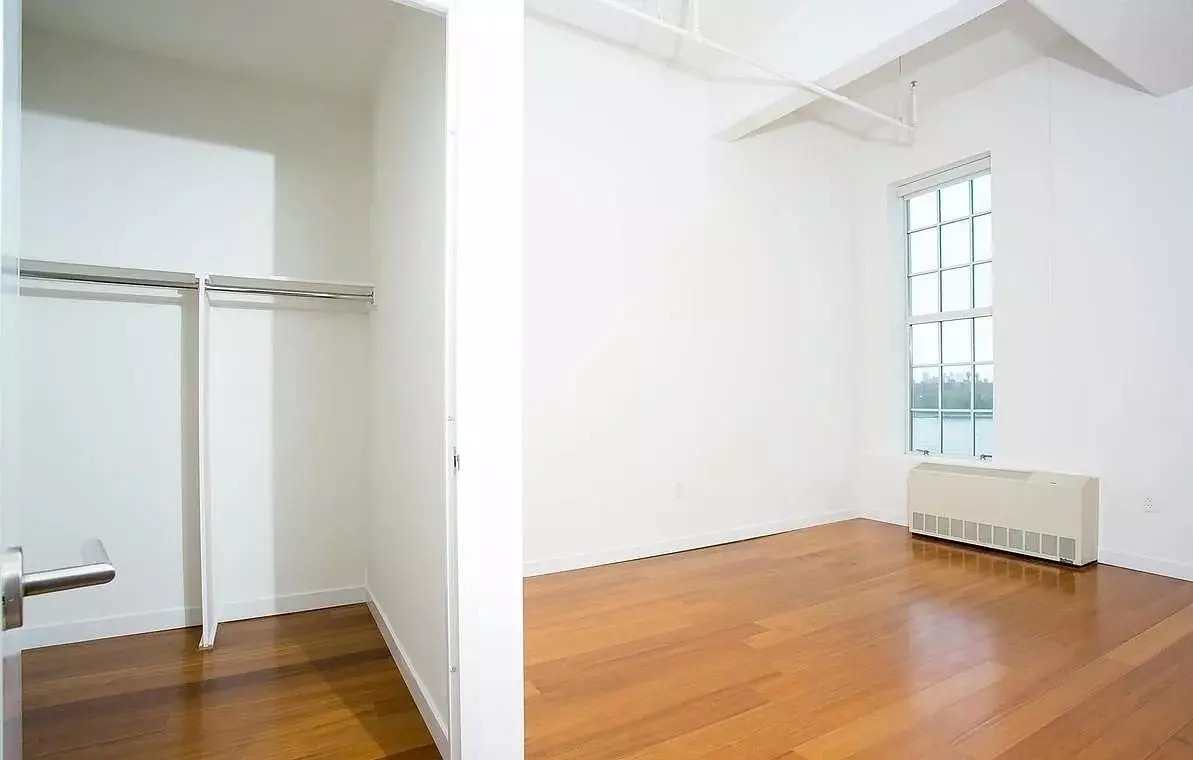 Williamsburg 1-bedroom, 1 Bath Stunning Apartment! photo 5