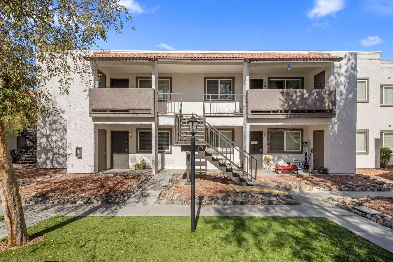 1022 E. Narramore Avenue photo 4