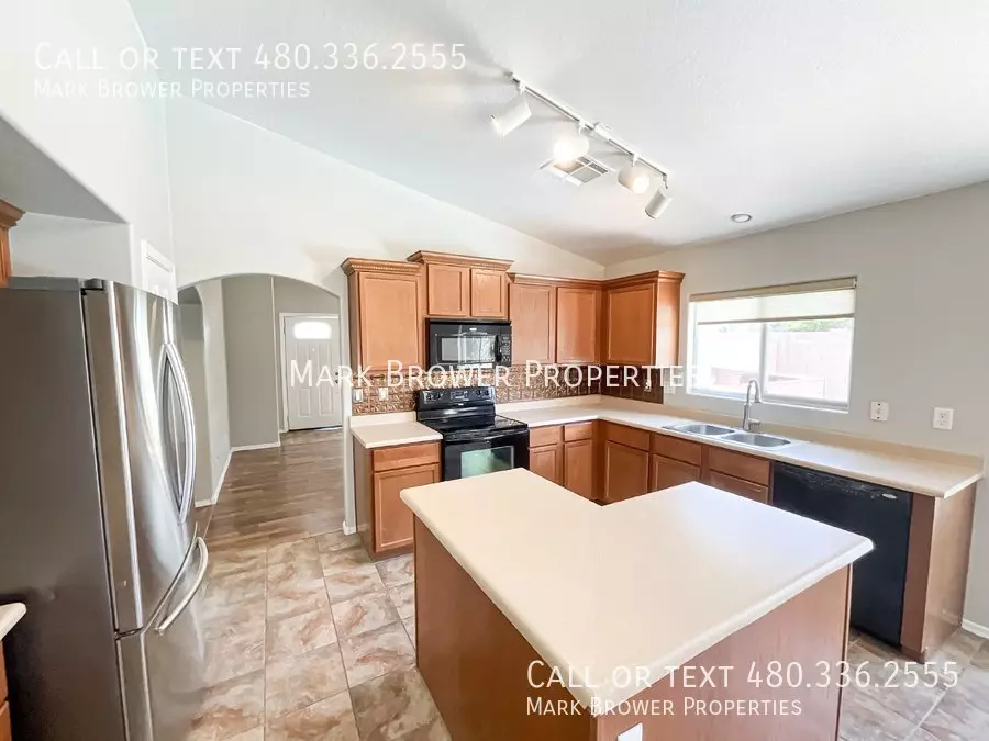 22264 West Antelope Trail, Buckeye, AZ 85326 photo 3