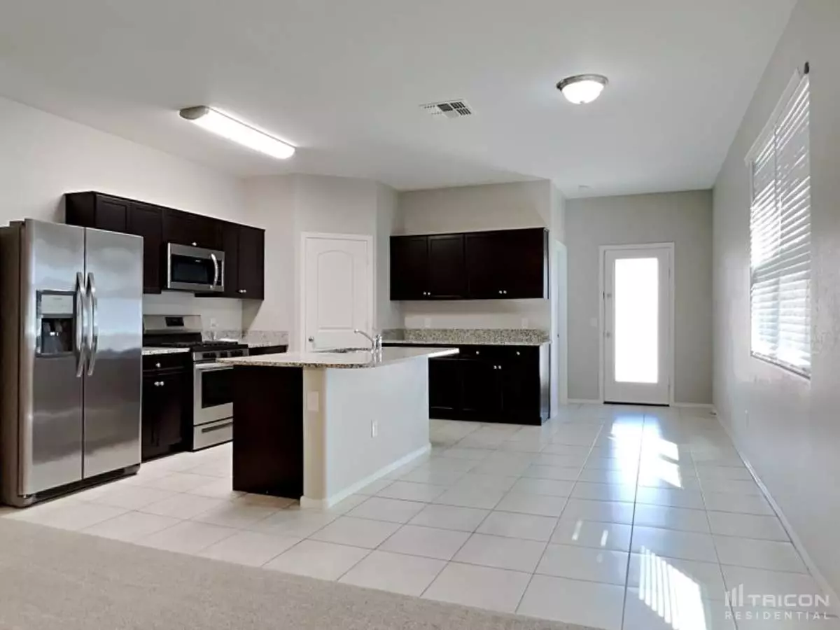 29964 West Mulberry Drive, Buckeye, AZ 85396 photo 4