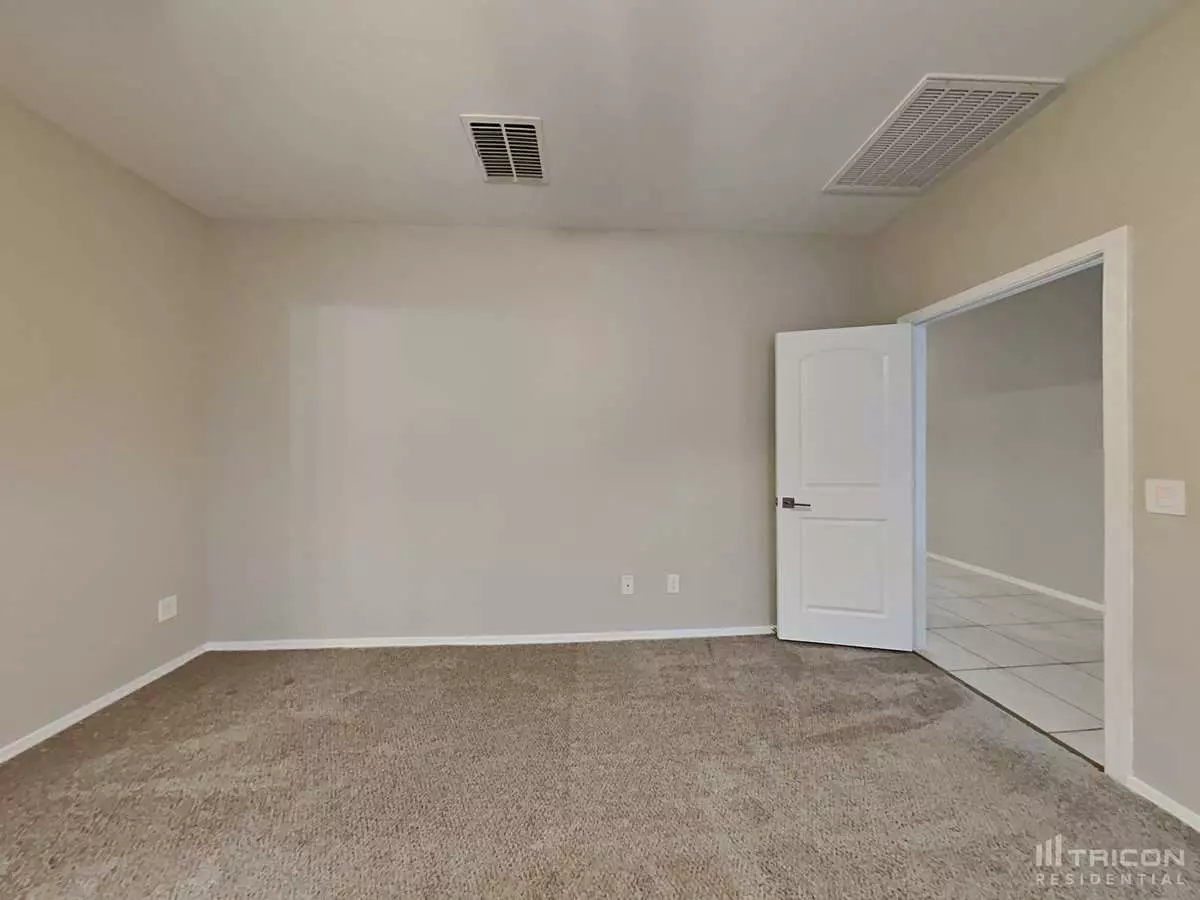 30928 West Picadilly Road, Buckeye, AZ 85396 photo 2