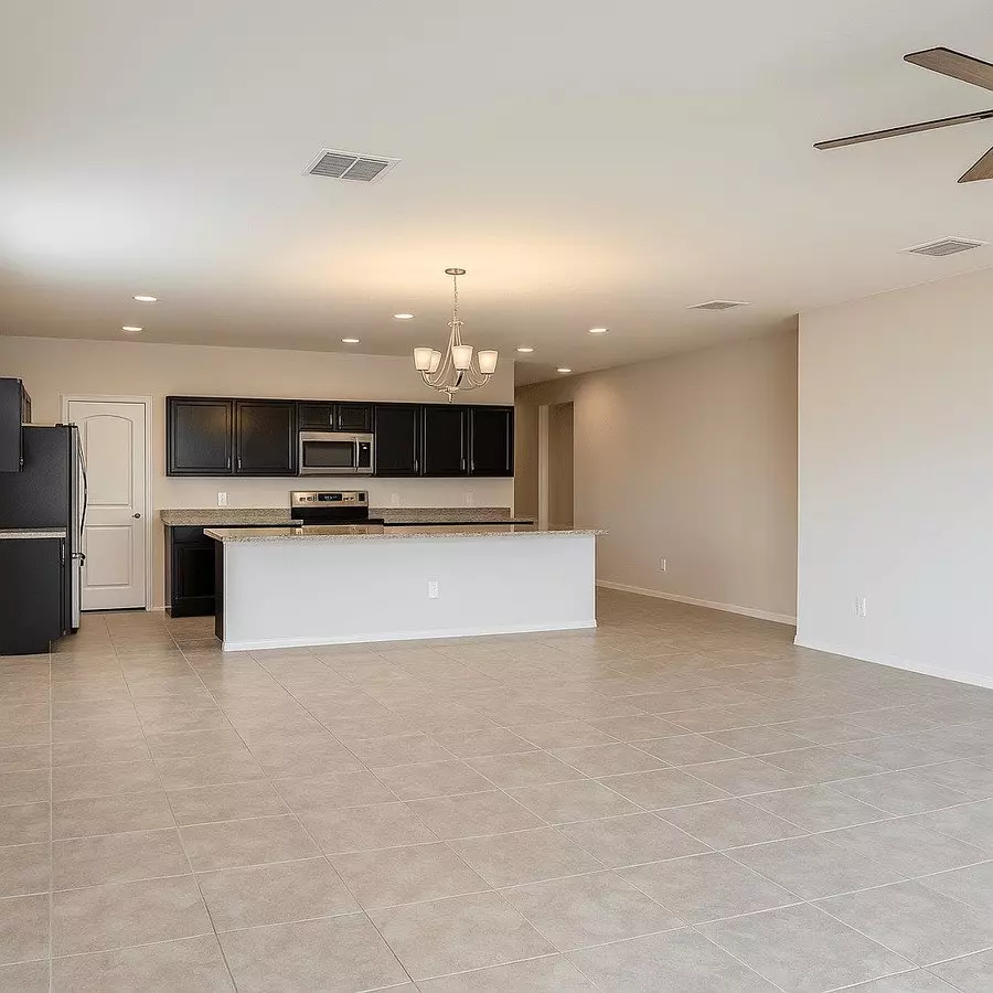 25698 W Desert Dr photo 3