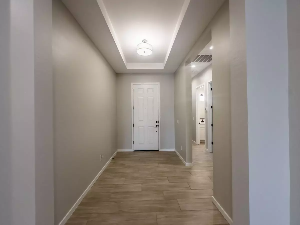 Modern, Spacious Living! 4 Bed 3 Bath Over 2500 Sqft! photo 4