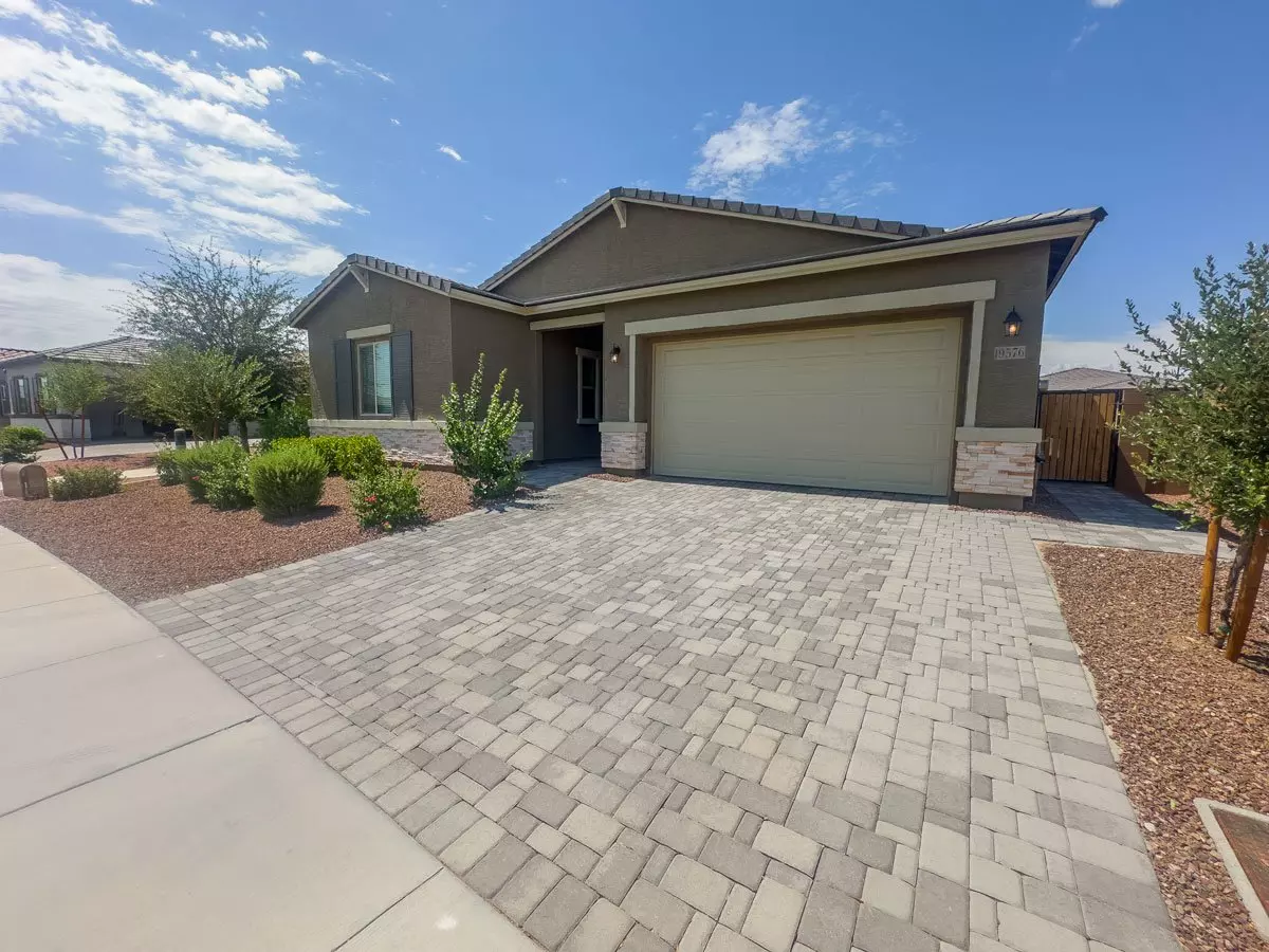 Modern, Spacious Living! 4 Bed 3 Bath Over 2500 Sqft! photo 3