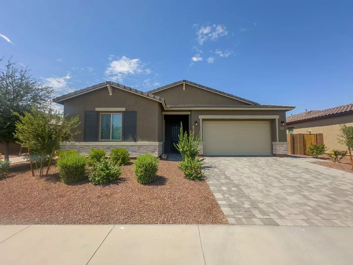 Modern, Spacious Living! 4 Bed 3 Bath Over 2500 Sqft! photo 2