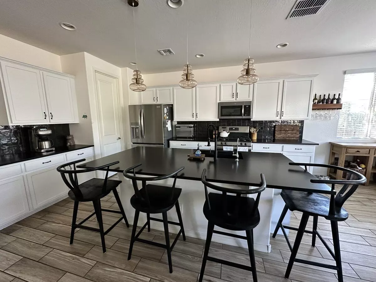 20992 W Coronado Rd photo 2