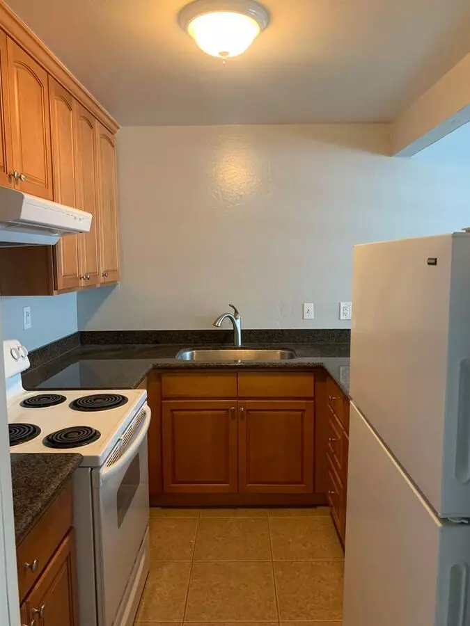 Adeline Apartments photo 2
