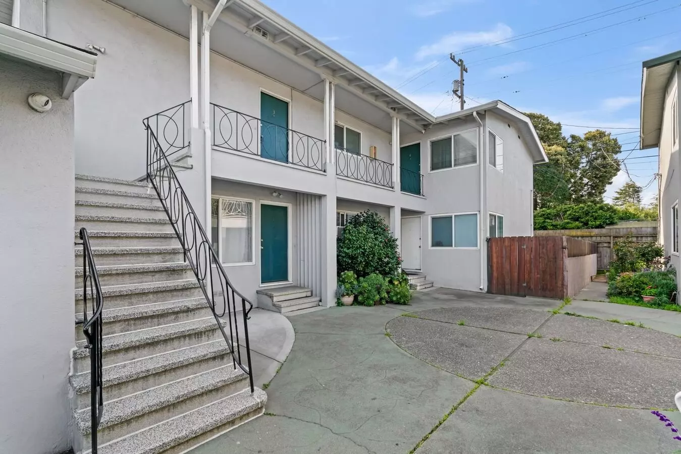 917 Rollins Rd. photo 2